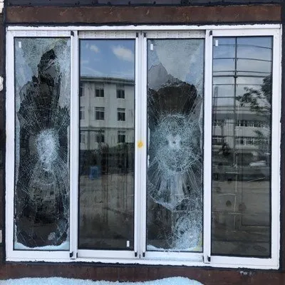 هل تتوفر نوافذ مقاومة للصدمات بنمط النوافذ المفصلية؟