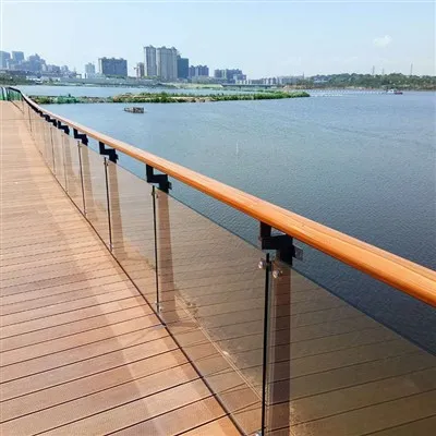 درابزين زجاجي خارجي